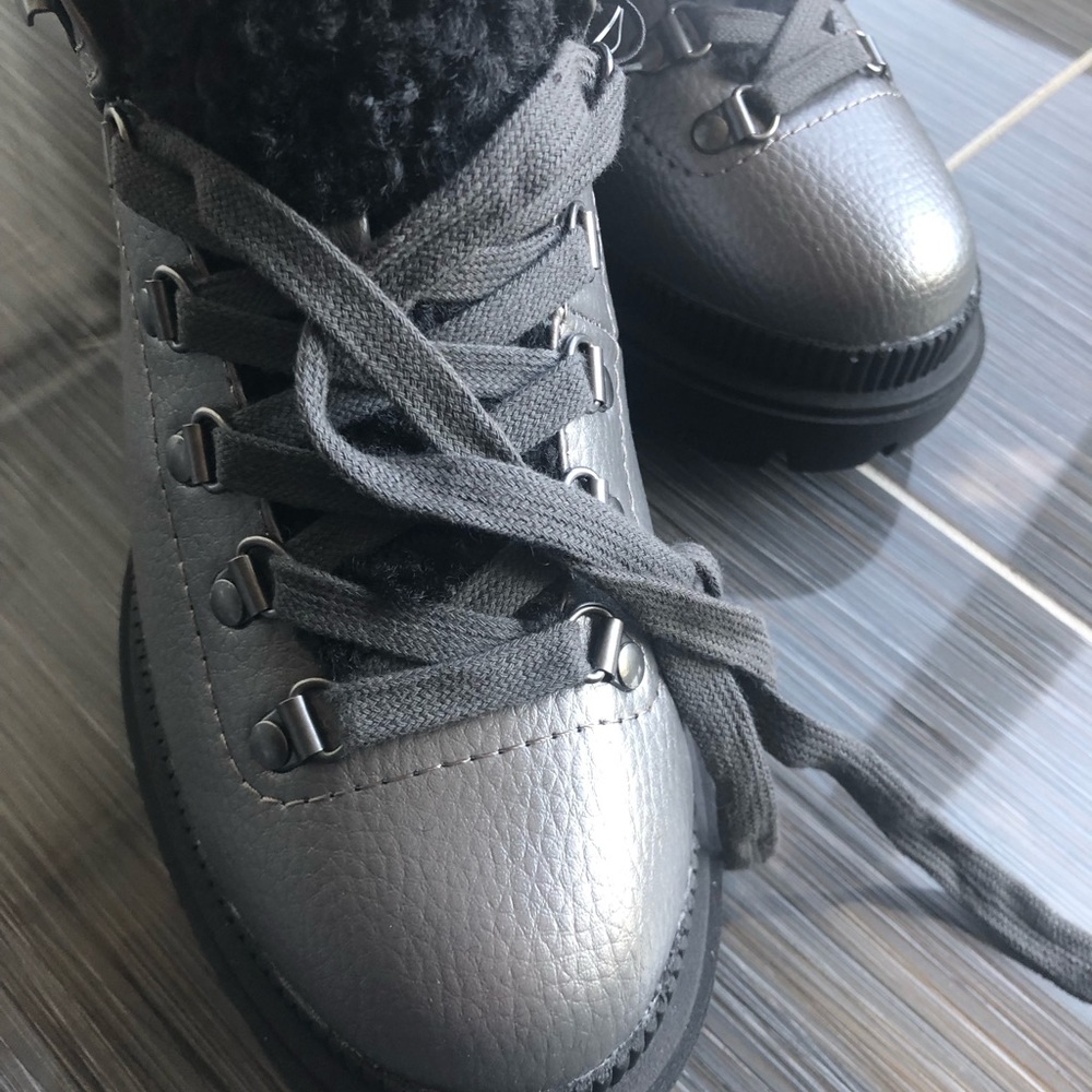 HM Boots - Picture 6 of 7